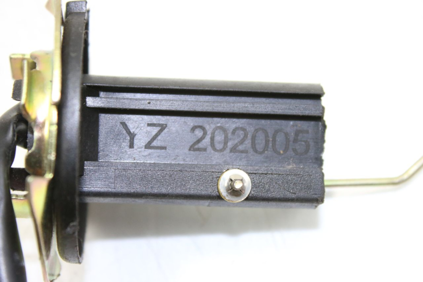 photo de INDICADOR DE NIVEL DE COMBUSTIBLE JM MOTORS EVOLIS 4T 50 (2018 - 2022) - Estado de la superficie y material