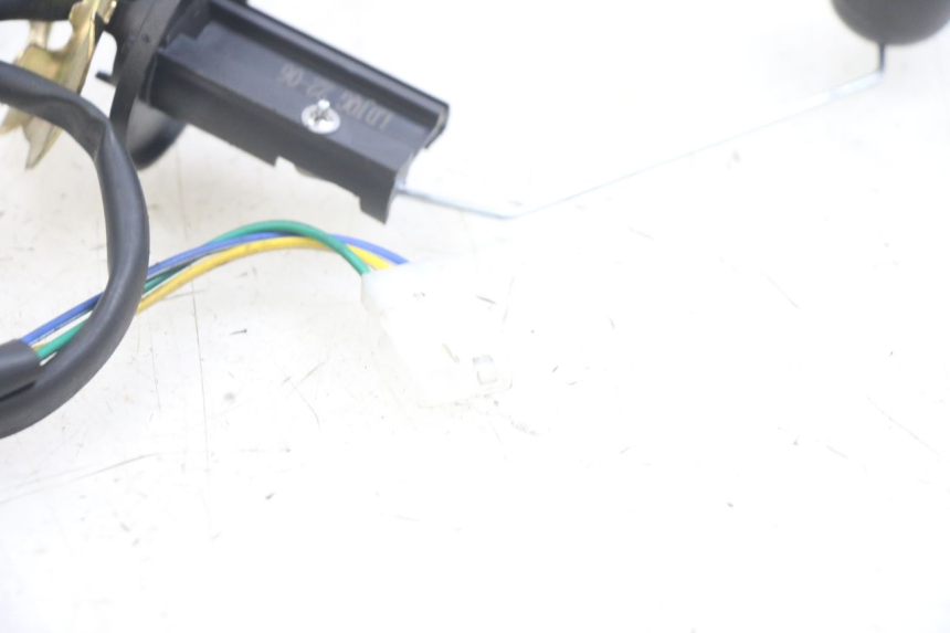 photo de INDICADOR DE NIVEL DE COMBUSTIBLE JM MOTORS EVOLIS 4T 50 (2018 - 2022) - Otra perspectiva