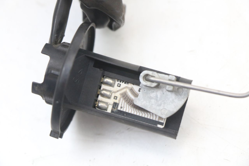 photo de INDICADOR DE NIVEL DE COMBUSTIBLE HONDA FES PANTHEON 2T 125 (1998 - 2002) - Otra perspectiva