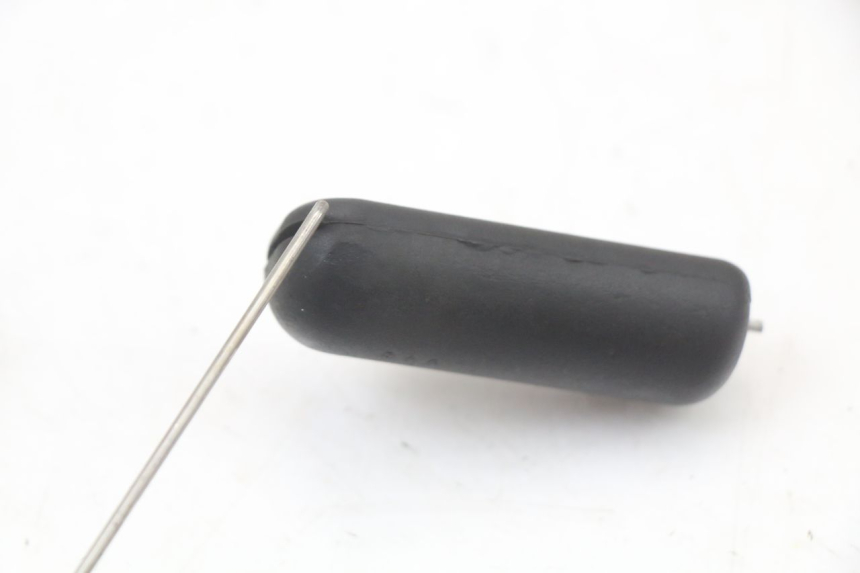 photo de INDICADOR DE NIVEL DE COMBUSTIBLE HONDA FES PANTHEON 2T 125 (1998 - 2002) - Primer plano técnico