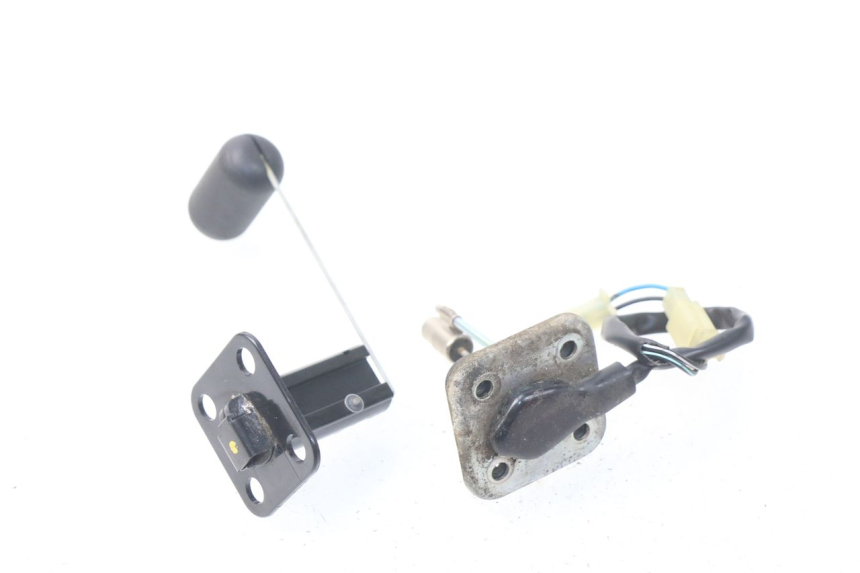 photo de DEPOSITO NIVEL PIAGGIO FLY IE 125 (2012 - 2017) - Primer plano técnico