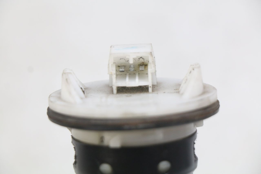 photo de INDICADOR DE NIVEL DE COMBUSTIBLE GILERA GP 800 (2007 - 2013) - Zoom estado de uso