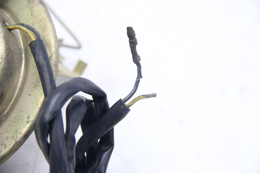 photo de DEPOSITO NIVEL SUZUKI GSX F GSXF 750 (1988 - 1998) - Otra perspectiva