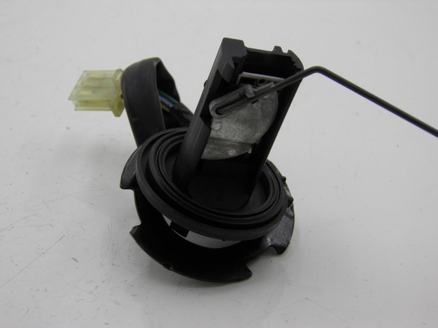 photo de DEPOSITO NIVEL HONDA SH 125 (2001 - 2003) - Zoom estado de uso