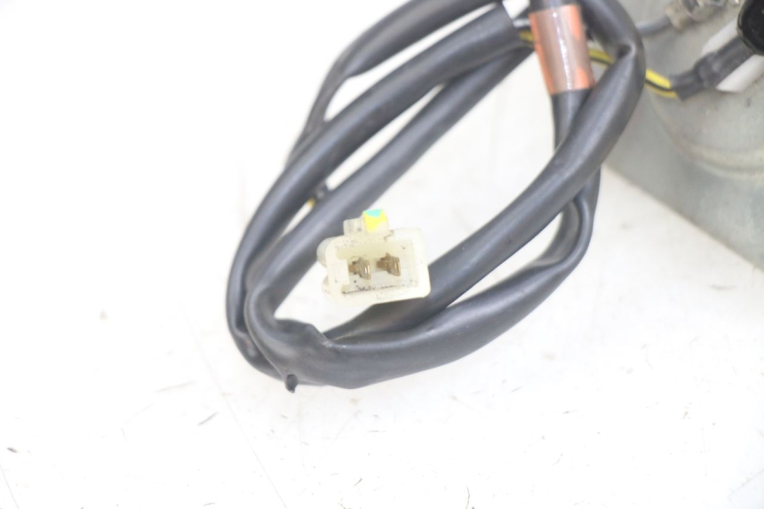 photo de INDICADOR DE NIVEL DE COMBUSTIBLE PIAGGIO MEDLEY 125 (2016 - 2023) - Otra perspectiva