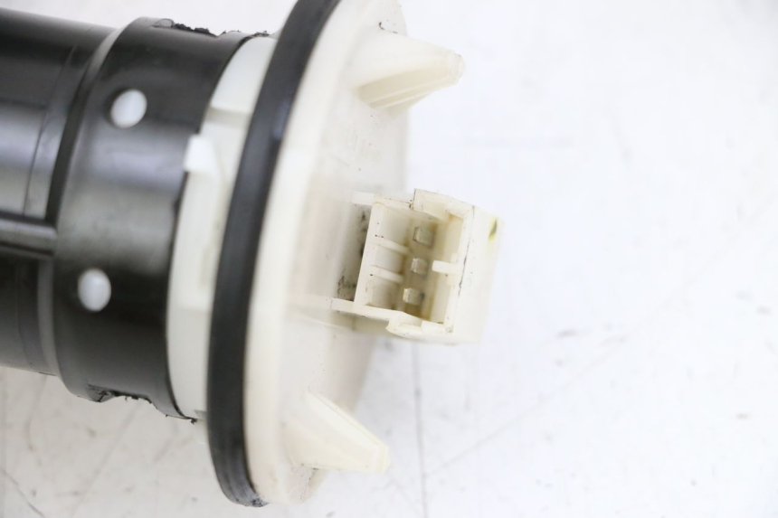 photo de INDICADOR DE NIVEL DE COMBUSTIBLE PIAGGIO MP3 LT 400 (2007 - 2012) - Primer plano técnico