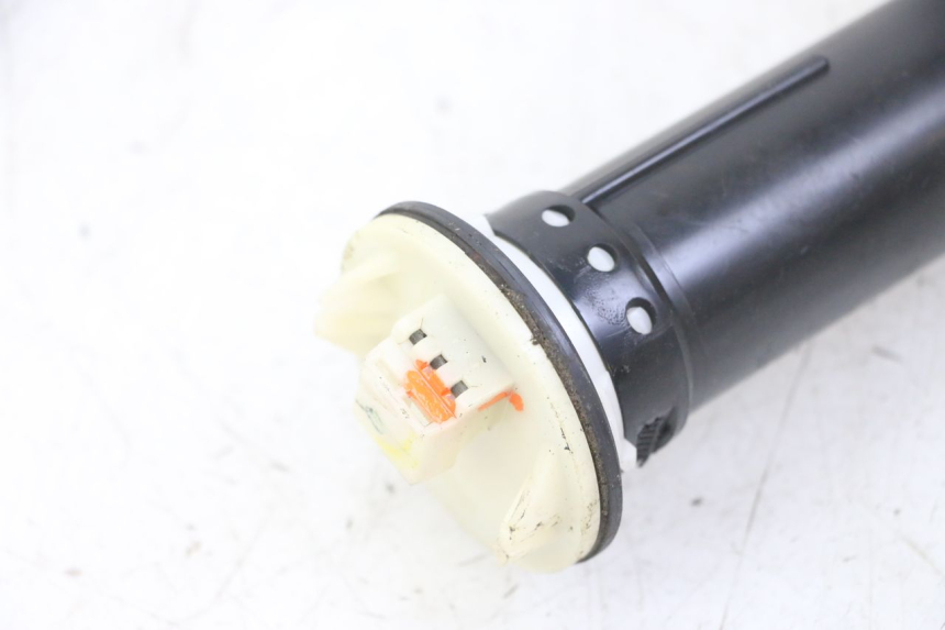 photo de INDICADOR DE NIVEL DE COMBUSTIBLE PIAGGIO MP3 LT 400 (2007 - 2012) - Otra perspectiva