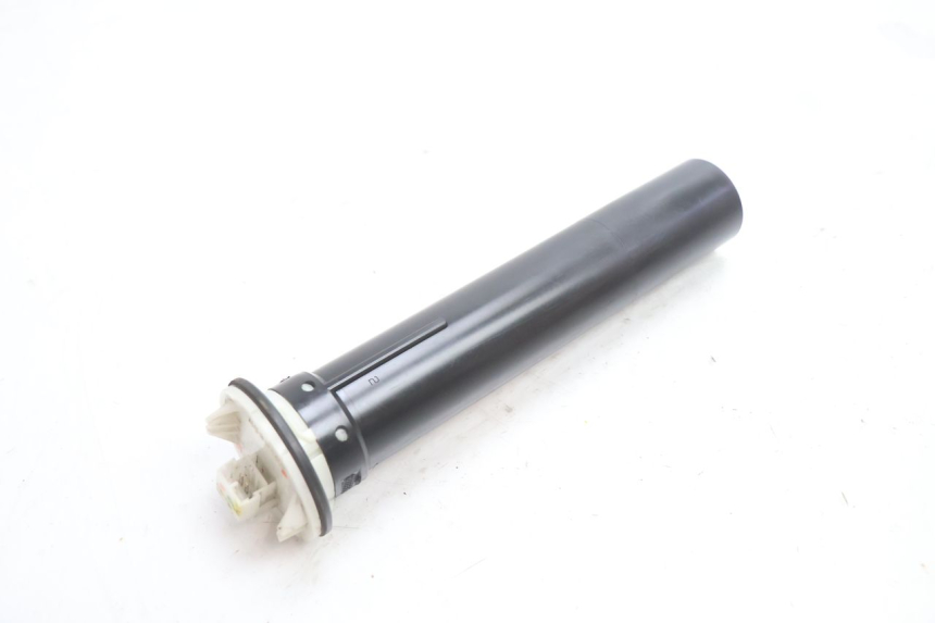 photo de INDICADOR DE NIVEL DE COMBUSTIBLE PIAGGIO MP3 LT 400 (2007 - 2012) - Primer plano técnico