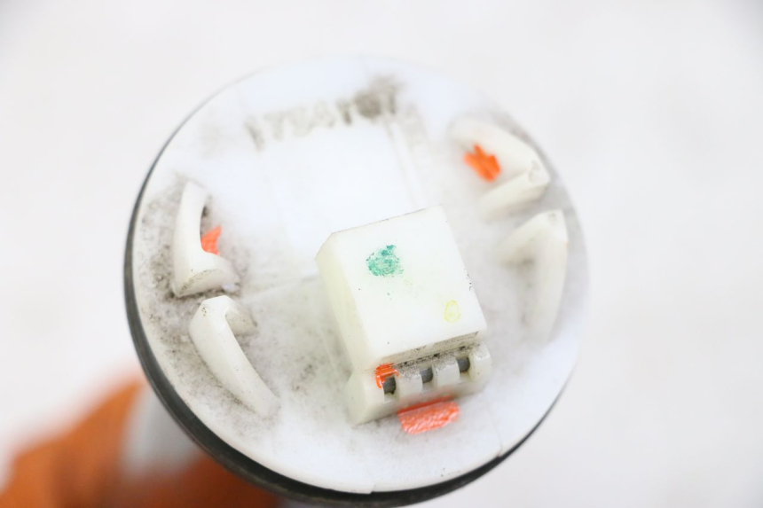 photo de INDICADOR DE NIVEL DE COMBUSTIBLE PIAGGIO MP3 500 (2014 - 2017) - Primer plano técnico