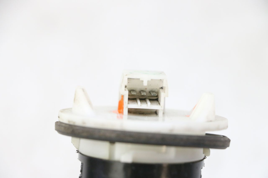 photo de INDICADOR DE NIVEL DE COMBUSTIBLE PIAGGIO MP3 RL 250 (2006 - 2010) - Primer plano técnico