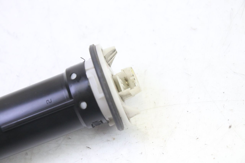 photo de DEPOSITO NIVEL PIAGGIO MP3 125 (2006 - 2014) - Detalle de la pieza