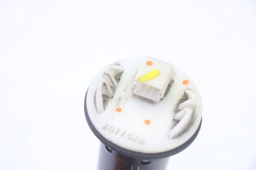 photo de DEPOSITO NIVEL PIAGGIO MP3 125 (2006 - 2014) - Zoom estado de uso