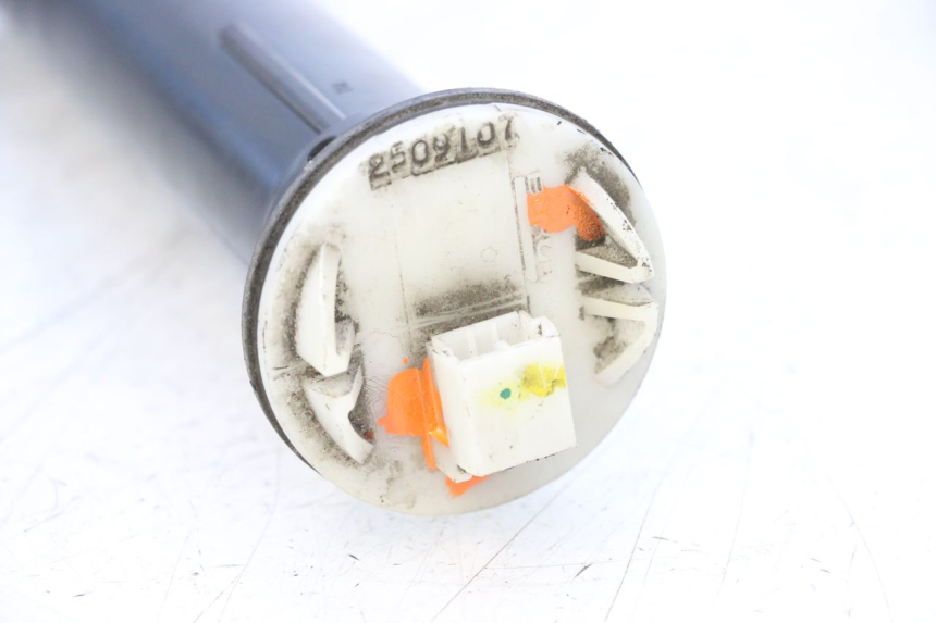 photo de INDICADOR DE NIVEL DE COMBUSTIBLE PIAGGIO MP3 RL 250 (2006 - 2010) - Zoom estado de uso