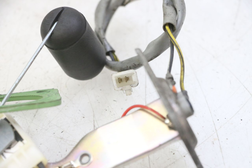 photo de INDICADOR DE NIVEL DE COMBUSTIBLE PIAGGIO NEW TYPHOON 50 (2018 - 2021) - Zoom estado de uso