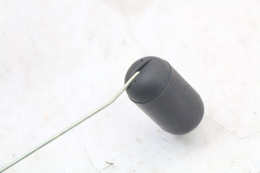 photo de DEPOSITO NIVEL ROYAL ENFIELD CONTINENTAL GT 650 (2019 - 2024) - Primer plano técnico