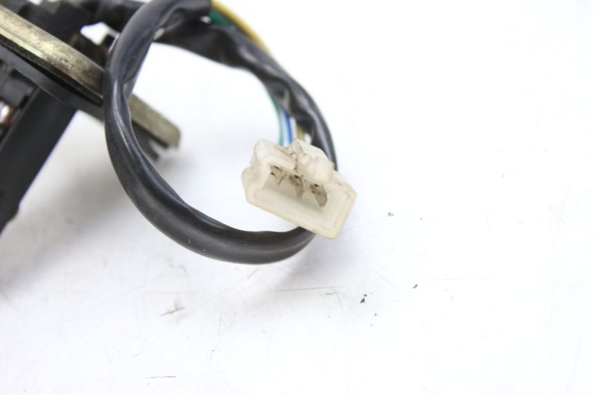 photo de INDICADOR DE NIVEL DE COMBUSTIBLE PEUGEOT V-CLIC VCLIC 50 (2007 - 2013) - Detalles de los puntos de fijación