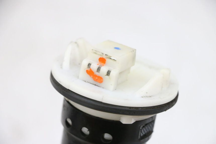 photo de INDICADOR DE NIVEL DE COMBUSTIBLE PIAGGIO VESPA GTS SUPER IE 125 (2009 - 2016) - Primer plano técnico