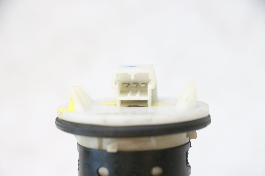 photo de INDICADOR DE NIVEL DE COMBUSTIBLE PIAGGIO VESPA LX 2T 50 (2005 - 2013) - Primer plano técnico
