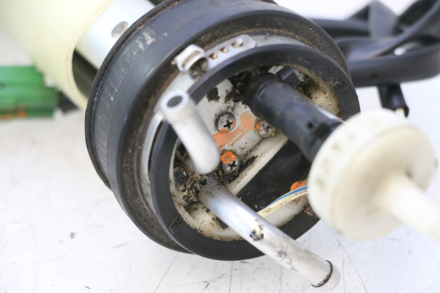 photo de DEPOSITO NIVEL YAMAHA WAVE RUNNER GP R 1200 (2000 - 2003) - Detalle de la pieza
