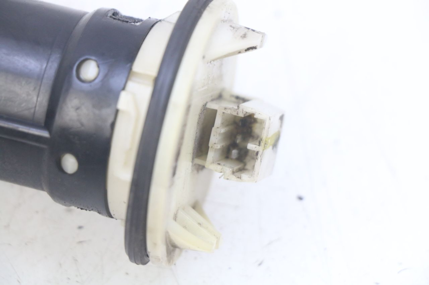 photo de INDICADOR DE NIVEL DE COMBUSTIBLE PIAGGIO XEVO - X EVO 125 (2007 - 2017) - Primer plano técnico