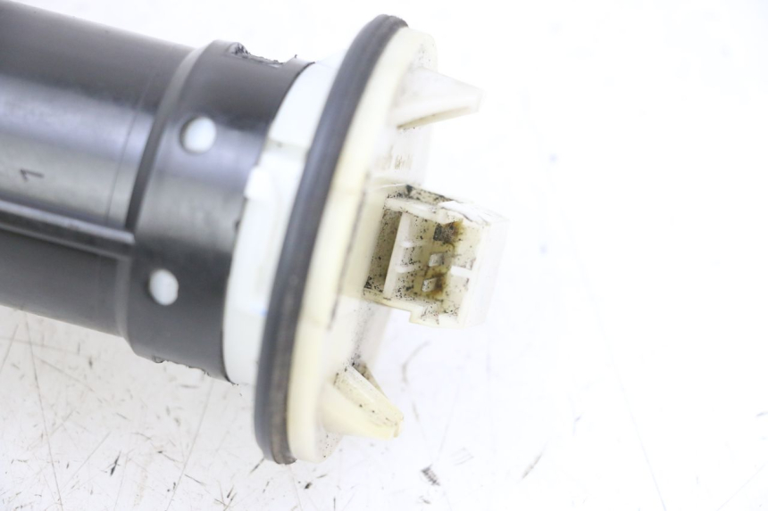 photo de INDICADOR DE NIVEL DE COMBUSTIBLE PIAGGIO XEVO - X EVO 125 (2007 - 2017) - Otra perspectiva