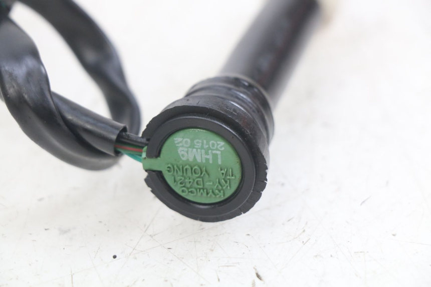 photo de INDICADOR DE NIVEL DE ACEITE KYMCO AGILITY NAKED RENOUVO 2T 50 (2011 - 2018) - Primer plano técnico