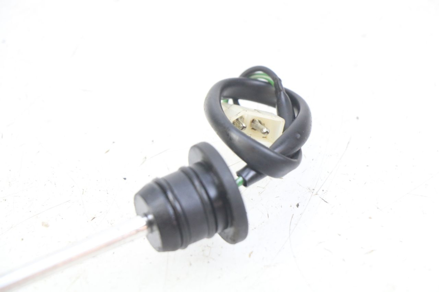 photo de INDICADOR DE NIVEL DE ACEITE RIEJU MRT 50 (2009 - 2017) - Zoom estado de uso