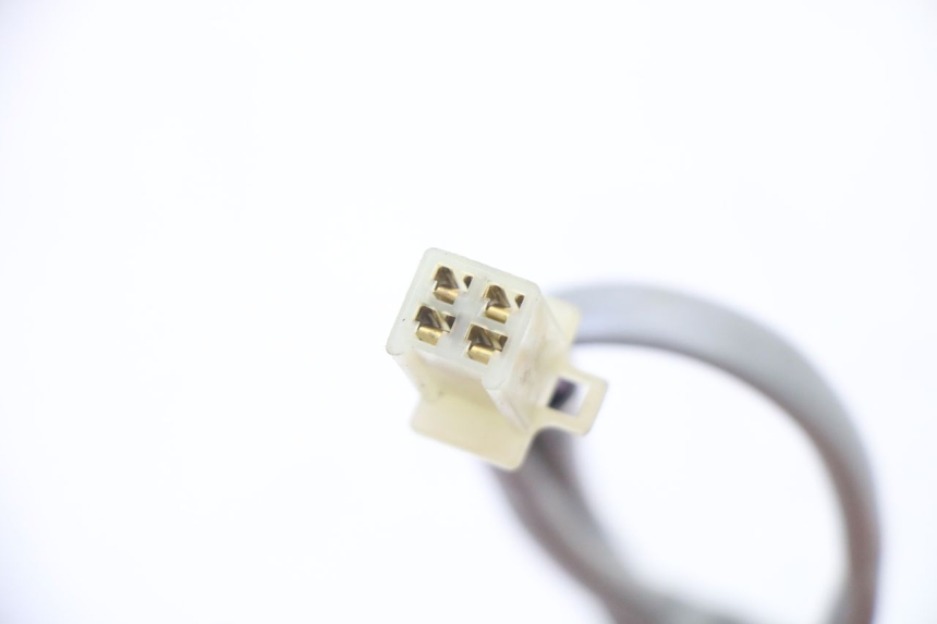 photo de INDICADOR DE NIVEL DE ACEITE PIAGGIO NEW TYPHOON 50 (2018 - 2021) - Otra perspectiva