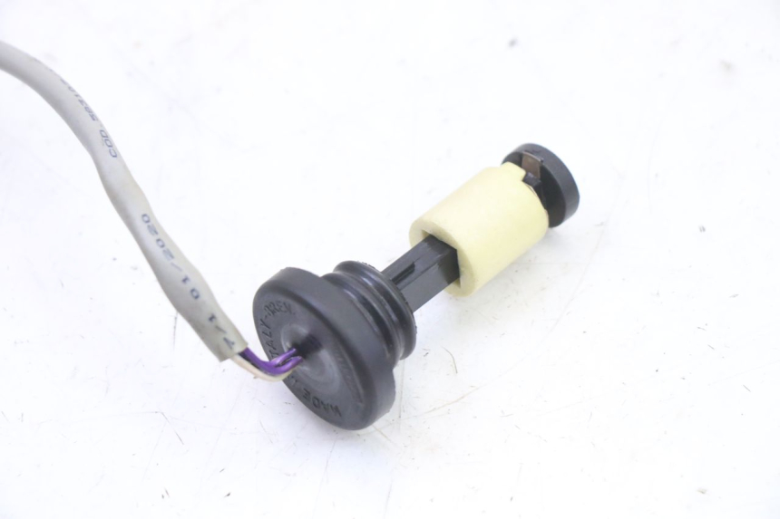 photo de INDICADOR DE NIVEL DE ACEITE PIAGGIO NEW TYPHOON 50 (2018 - 2021) - Primer plano técnico