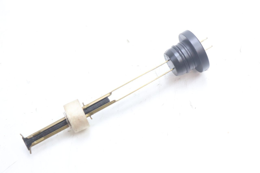 photo de INDICADOR DE NIVEL DE ACEITE PEUGEOT SPEEDFIGHT 2 AC 50 (2000 - 2009) - Zoom estado de uso