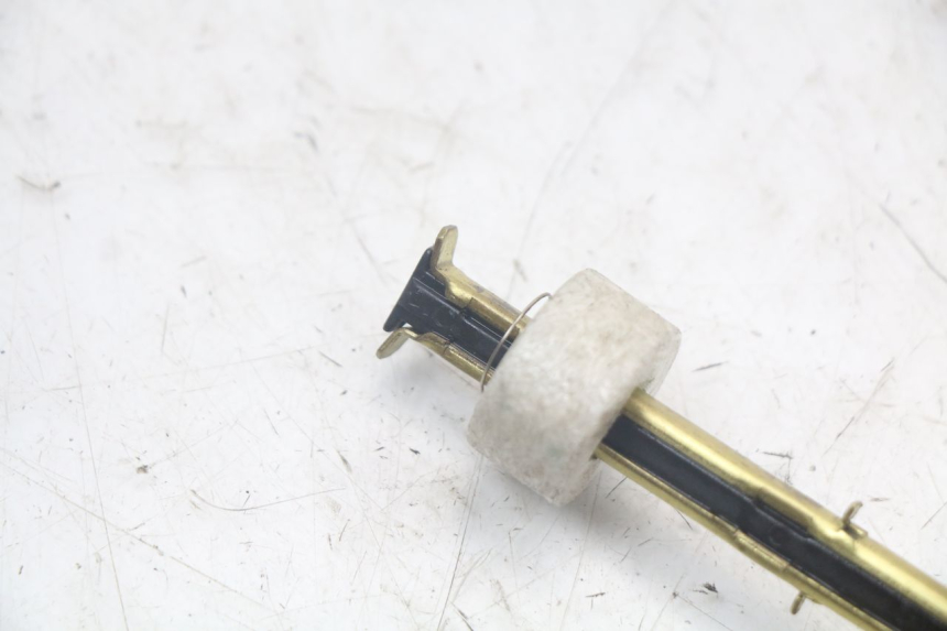 photo de INDICADOR DE NIVEL DE ACEITE PEUGEOT TKR TREKKER FURIOUS 50 (2005 - 2014) - Zoom estado de uso