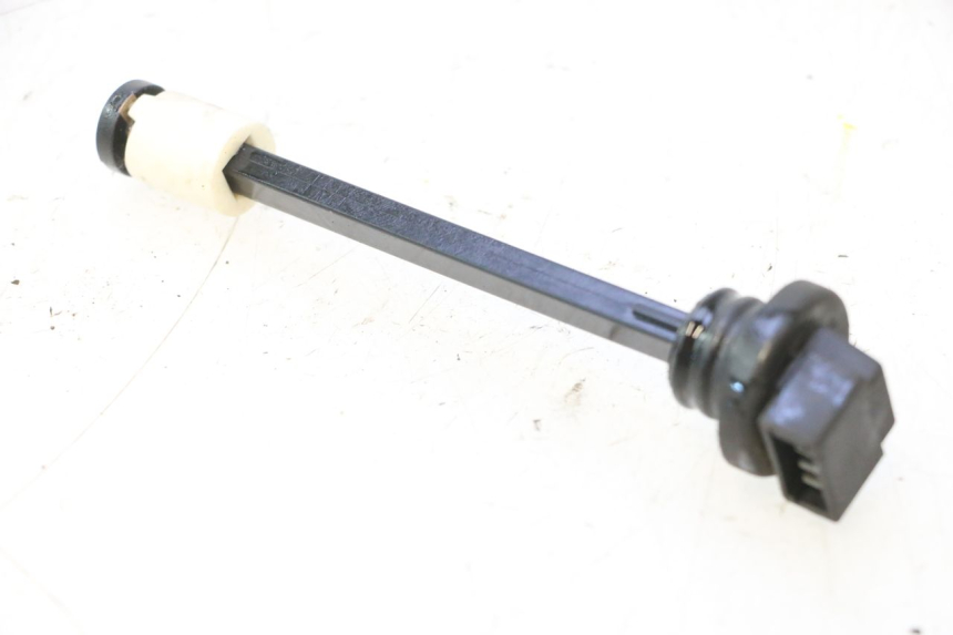 photo de INDICADOR DE NIVEL DE ACEITE PIAGGIO VESPA LX 2T 50 (2005 - 2013) - Otra perspectiva