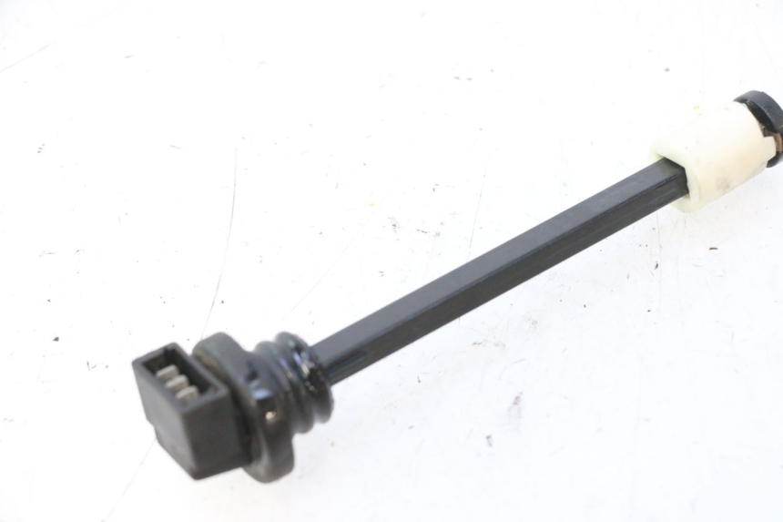 photo de INDICADOR DE NIVEL DE ACEITE PIAGGIO VESPA LX 2T 50 (2005 - 2013) - Primer plano técnico