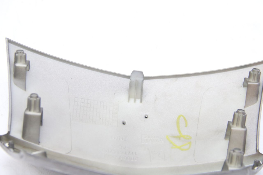 photo de UNIóN DE CARENADO TRASERO. PEUGEOT CITYSTAR 125 (2011 - 2017) - Detalles de los puntos de fijación