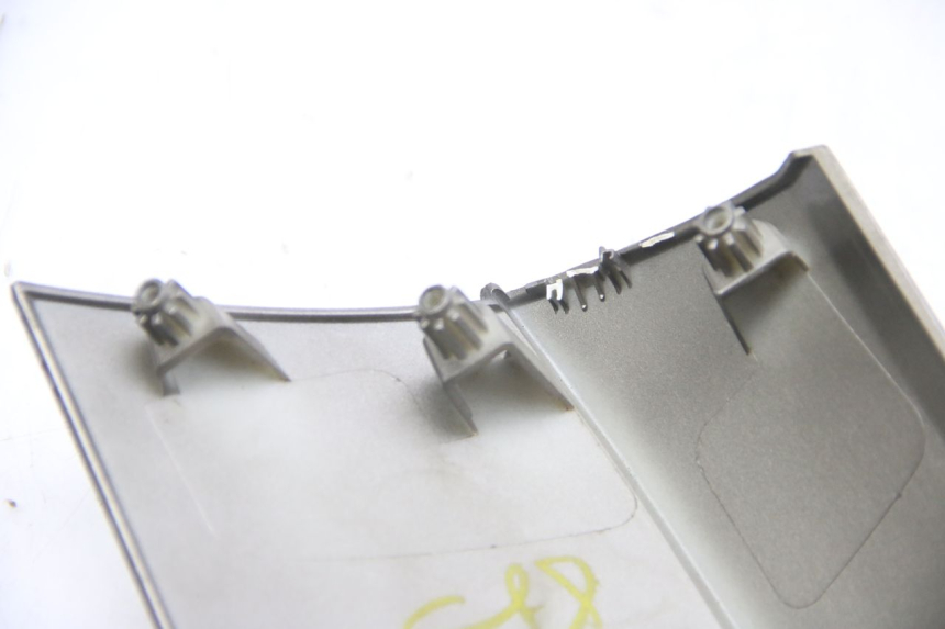 photo de UNIóN DE CARENADO TRASERO. PEUGEOT CITYSTAR 125 (2011 - 2017) - Estado de la superficie y material