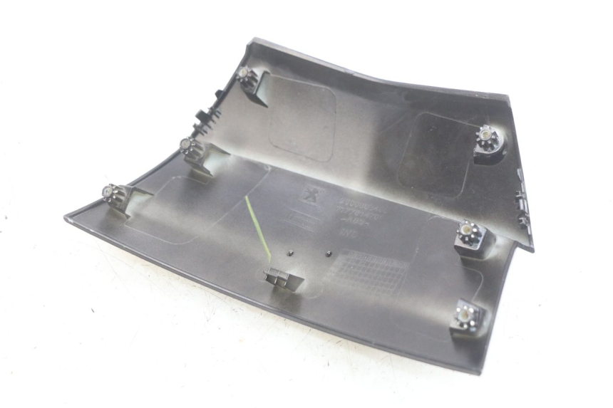 photo de UNIóN DE CARENADO TRASERO. PEUGEOT CITYSTAR 125 (2011 - 2017) - Detalle de la pieza