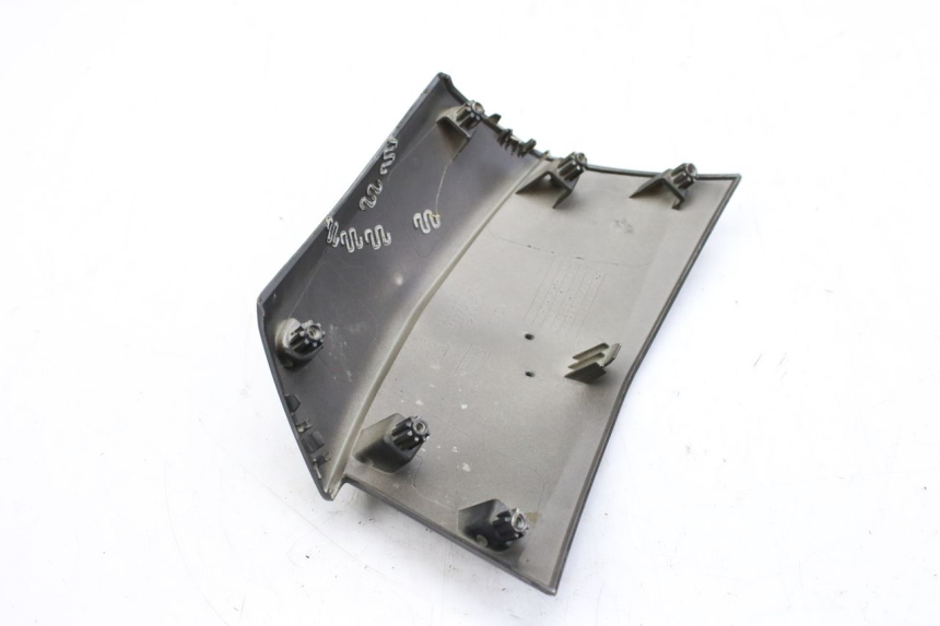 photo de JUNTA DE CARENAJE TRASERO PEUGEOT CITYSTAR 50 (2013 - 2017) - Primer plano técnico