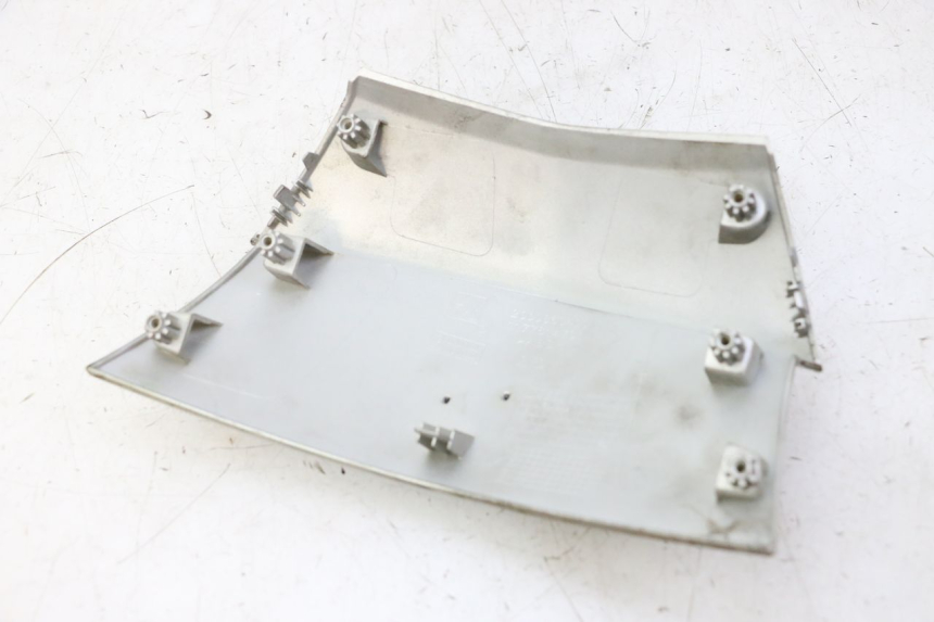 photo de JUNTA DE CARENAJE TRASERO PEUGEOT CITYSTAR 50 (2013 - 2017) - Zoom estado de uso