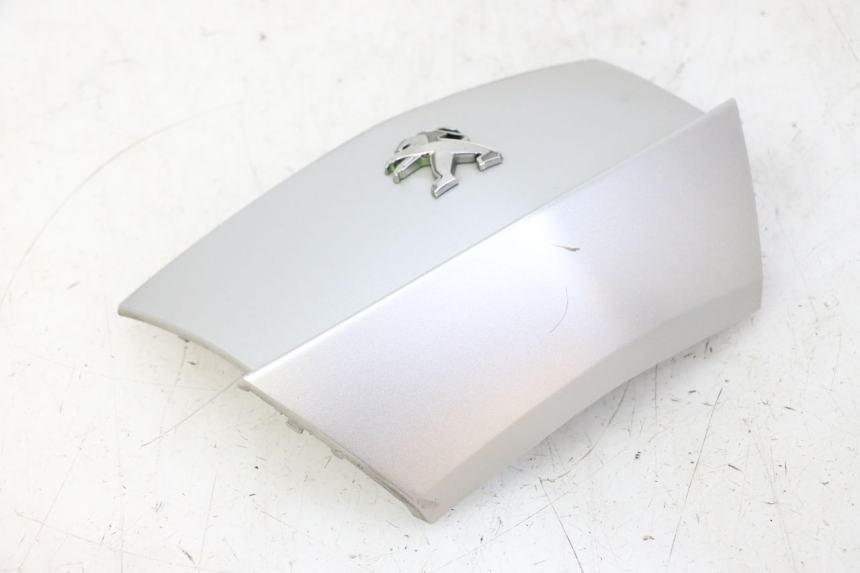 photo de JUNTA DE CARENAJE TRASERO PEUGEOT CITYSTAR 50 (2013 - 2017) - Primer plano técnico