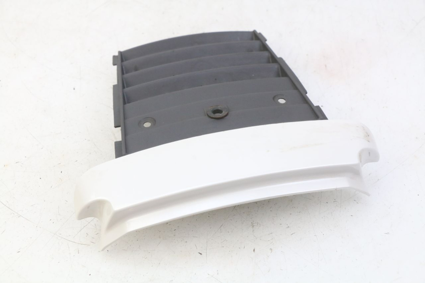 photo de UNIóN DE CARENADO TRASERO. SUZUKI CP 80 (1985 - 1996) - Primer plano técnico