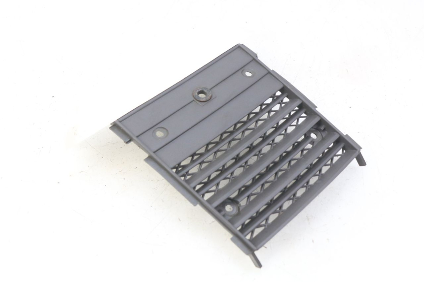 photo de UNIóN DE CARENADO TRASERO. SUZUKI CP 80 (1985 - 1996) - Detalles de los puntos de fijación