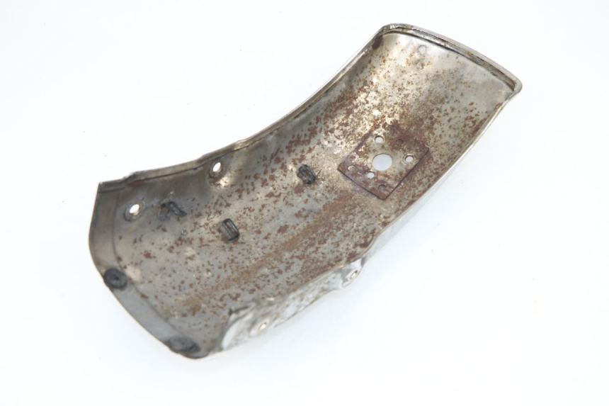 photo de CARENADO TRASERO CONEXION SUZUKI GN 125 (1997 - 2000) - Primer plano técnico