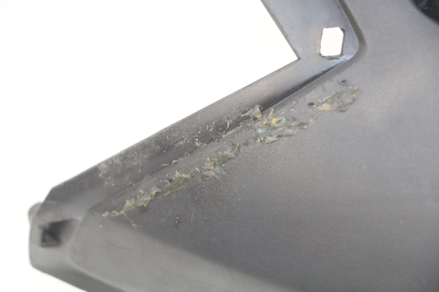 photo de UNIóN DE CARENADO TRASERO. TNT MOTOR GRIDO 2T 50 (2010 - 2019) - Primer plano técnico