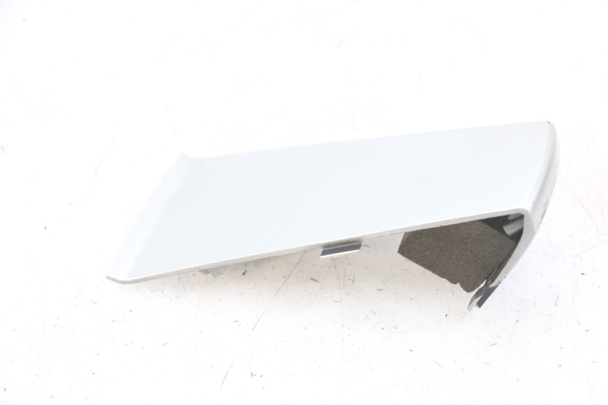 photo de CARENADO TRASERO CONEXION SUZUKI GS GSE 500 (2001 - 2003) - Primer plano técnico