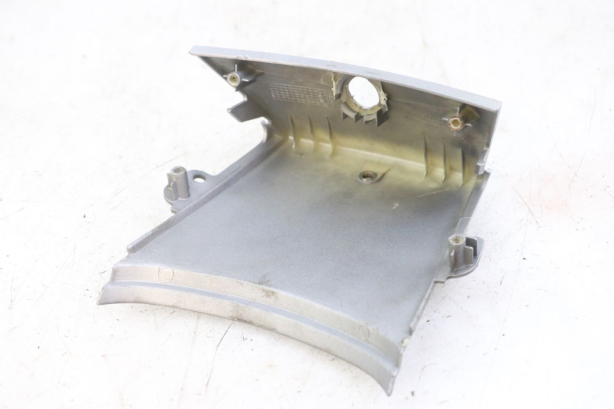 photo de UNIóN DE CARENADO TRASERO. HONDA SCV LEAD 100 (2003 - 2007) - Detalles de los puntos de fijación