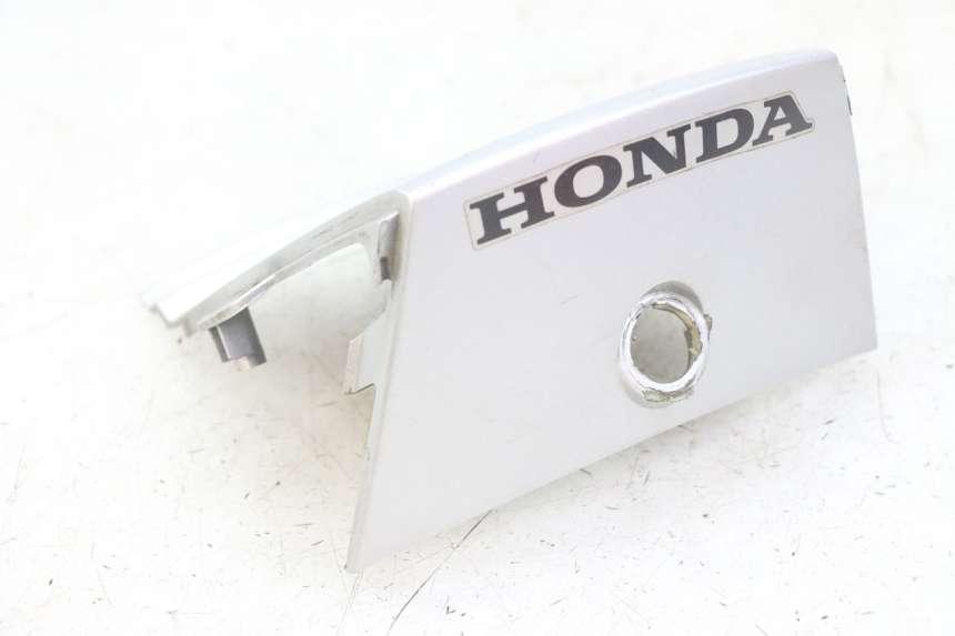 photo de UNIóN DE CARENADO TRASERO. HONDA SCV LEAD 100 (2003 - 2007) - Marcados y referencias originales