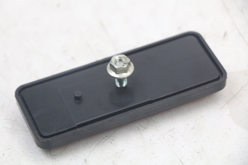 photo de JUNTA DE CARENADO TRASERO INFERIOR KYMCO AGILITY 4T 50 (2018 - 2022) - Otra perspectiva