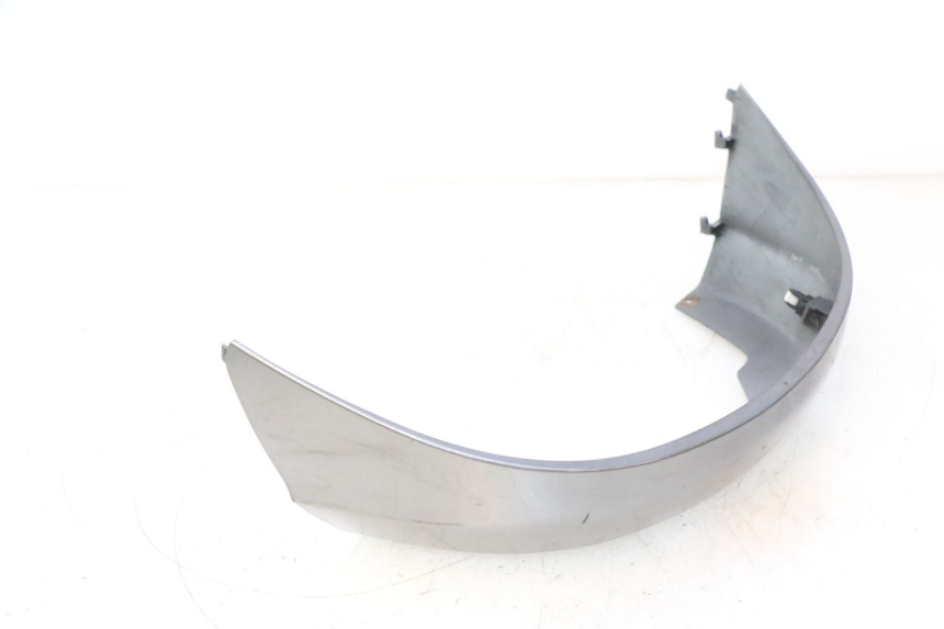 photo de JUNTA DE CARENADO TRASERO INFERIOR SUZUKI BURGMAN 125 (2007 - 2014) - Primer plano técnico