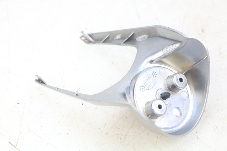 photo de UNIóN INFERIOR DEL CARENADO TRASERO. PEUGEOT DJANGO 4T 50 (2014 - 2019) - Primer plano técnico