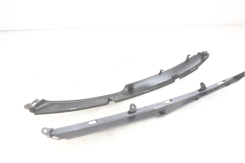 photo de JUNTA DE CARENADO TRASERO INFERIOR KYMCO DOWNTOWN ABS 125 (2015 - 2017) - Zoom estado de uso